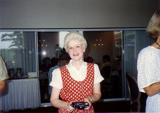 30thReunionGirlsLuncheon_8-3-90_002